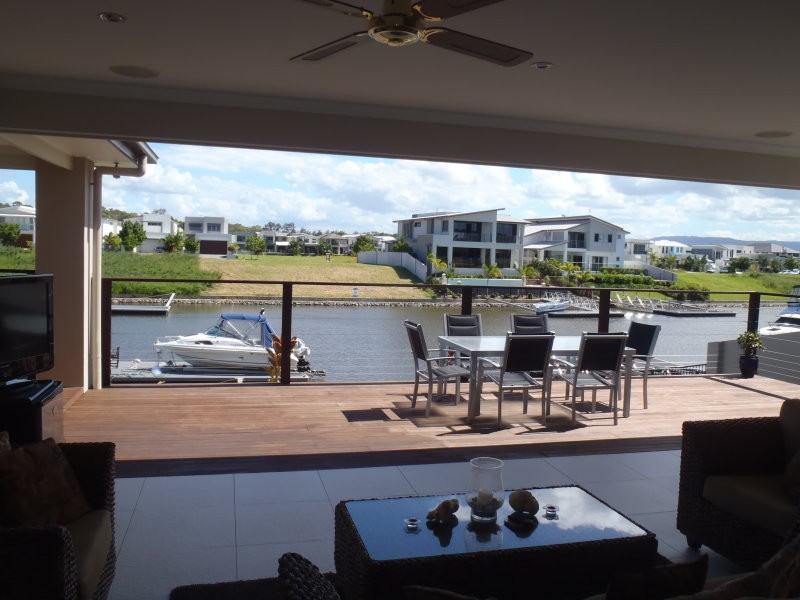 17 Harbourvue Court, Helensvale QLD 4212