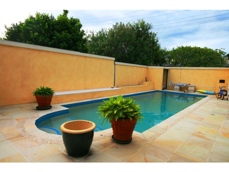 Broadbeach Waters QLD 4218