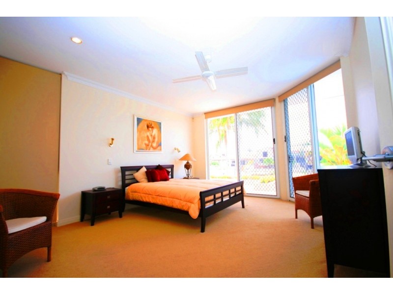 Broadbeach Waters QLD 4218