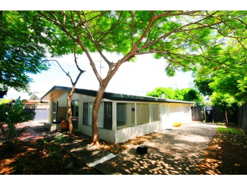 Broadbeach Waters QLD 4218