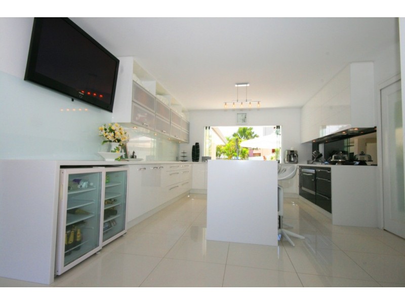 Paradise Waters QLD 4217