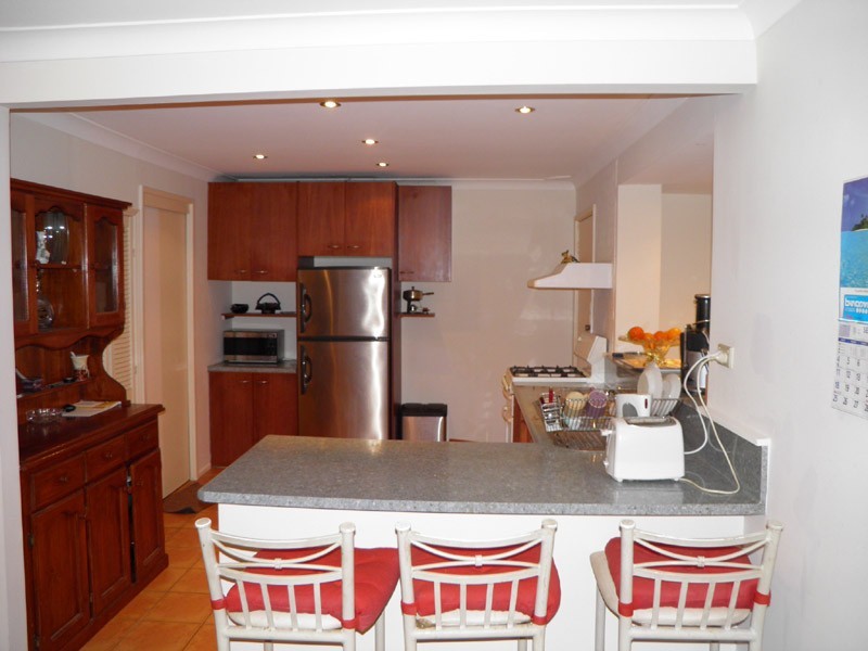 8 Greenmeadows Cres, Toongabbie NSW 2146