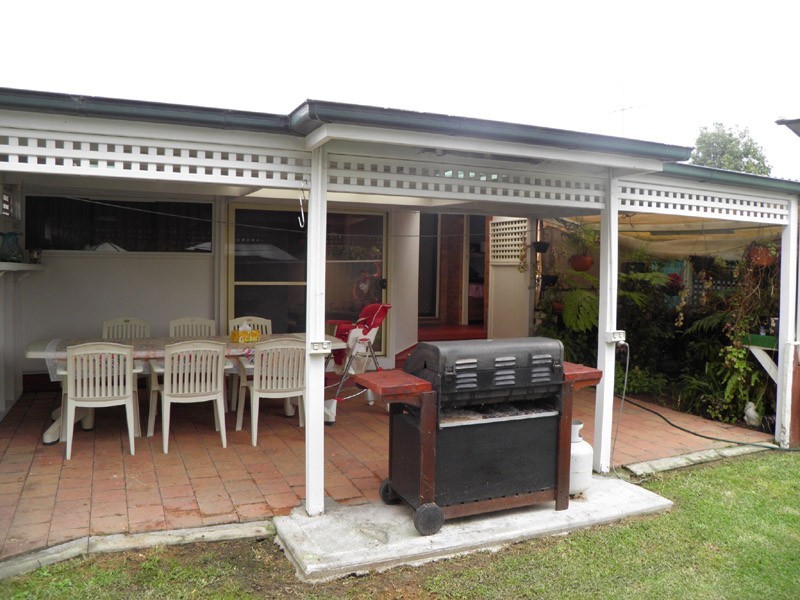 8 Greenmeadows Cres, Toongabbie NSW 2146