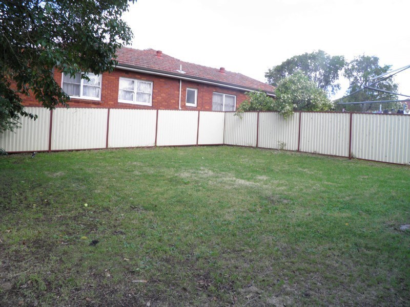 5 Bernard St, Westmead NSW 2145