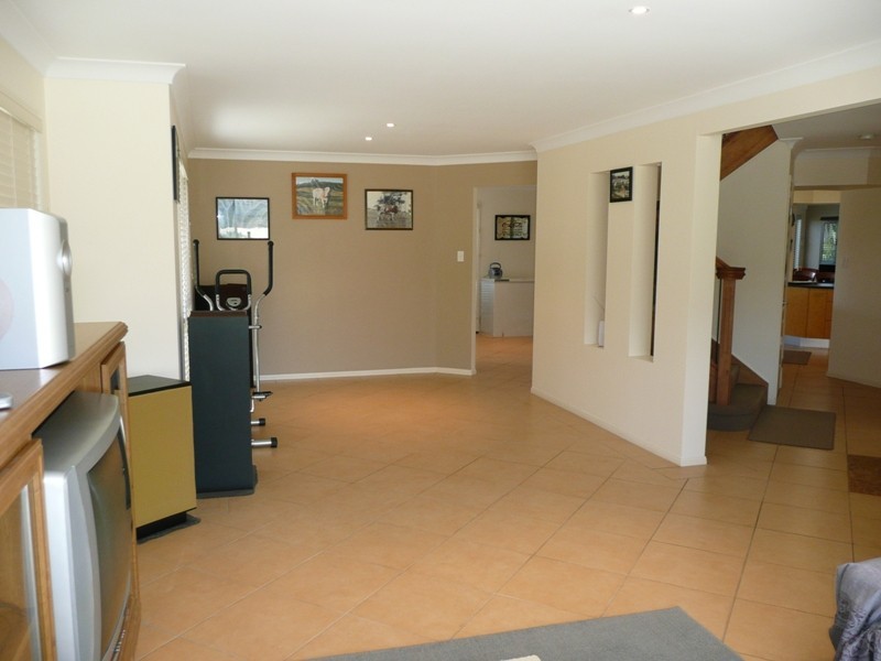 76 Penzance Drive, Redland Bay QLD 4165