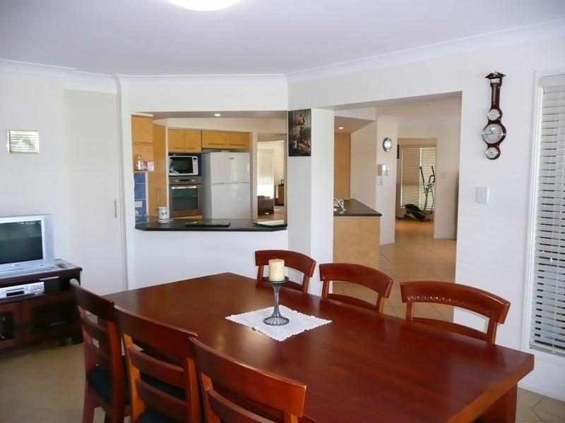76 Penzance Drive, Redland Bay QLD 4165
