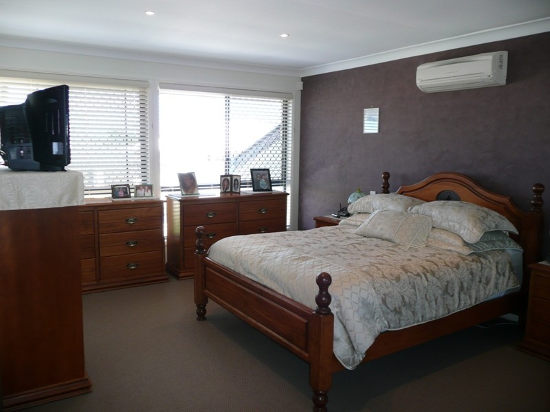 76 Penzance Drive, Redland Bay QLD 4165