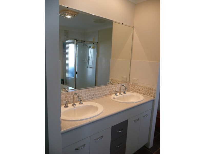 76 Penzance Drive, Redland Bay QLD 4165