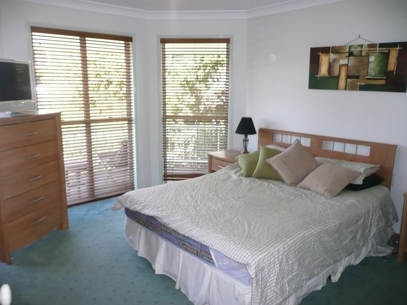 1 Bartlett Terrace, Redland Bay QLD 4165