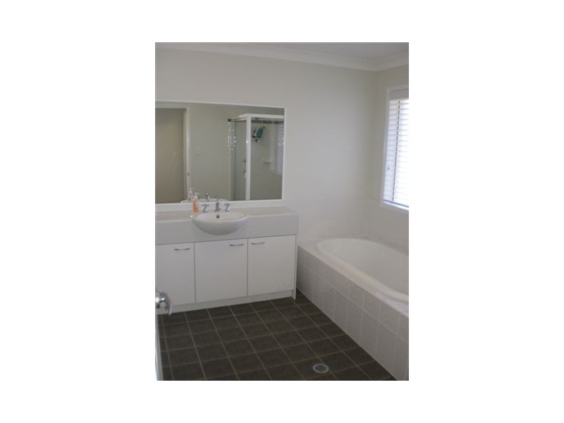 24 Lyndhurst Place, Thornlands QLD 4164