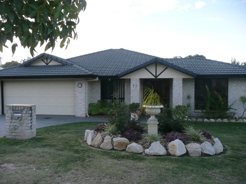 11 Snipe Street, Redland Bay QLD 4165