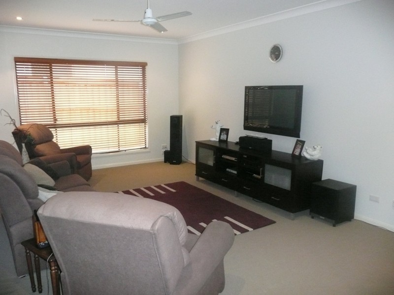 27 Ebony Crescent, Redland Bay QLD 4165