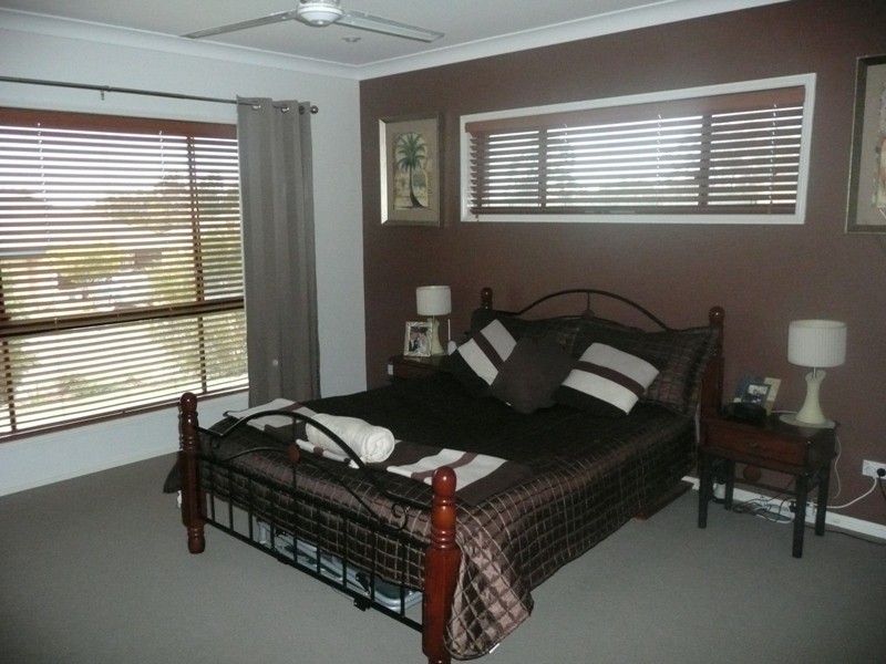 27 Ebony Crescent, Redland Bay QLD 4165