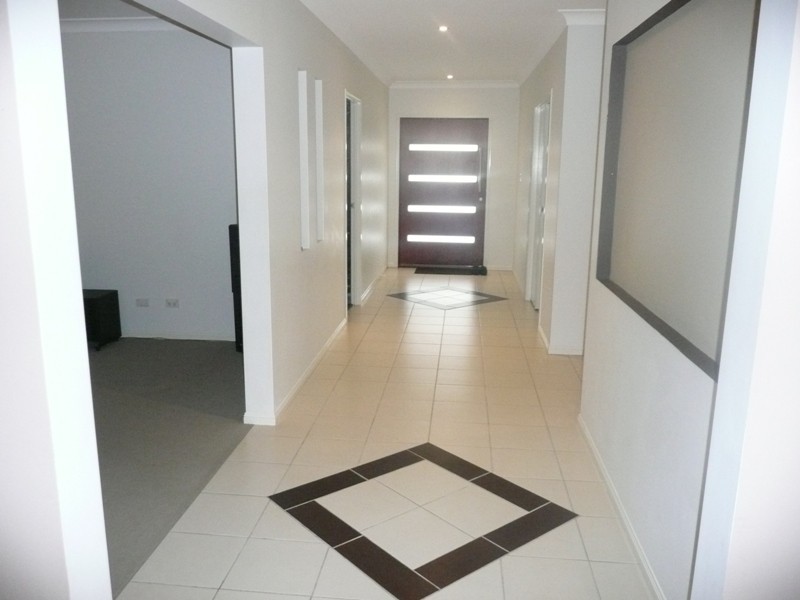 27 Ebony Crescent, Redland Bay QLD 4165