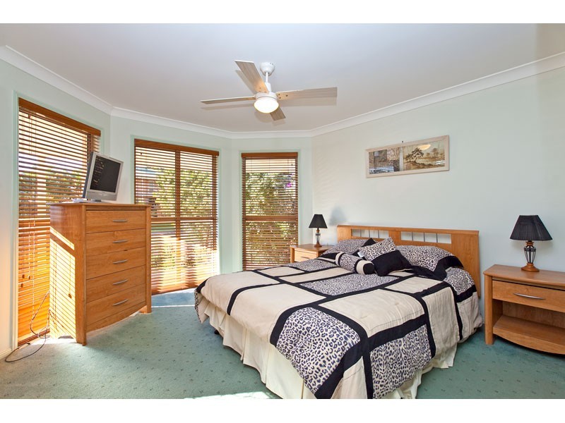 1 Bartlett Terrace, Redland Bay QLD 4165