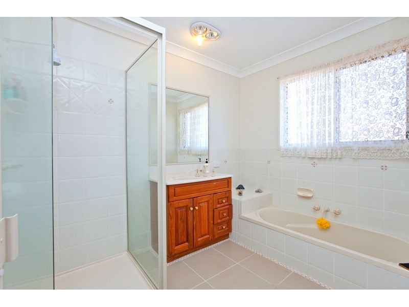 1 Bartlett Terrace, Redland Bay QLD 4165