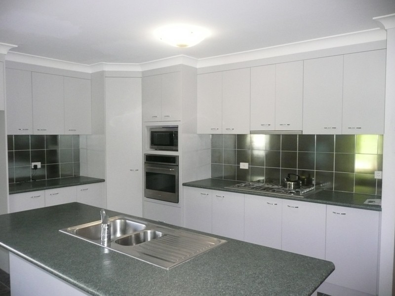 18 Seabrae Drive, Redland Bay QLD 4165