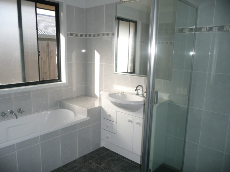 18 Seabrae Drive, Redland Bay QLD 4165
