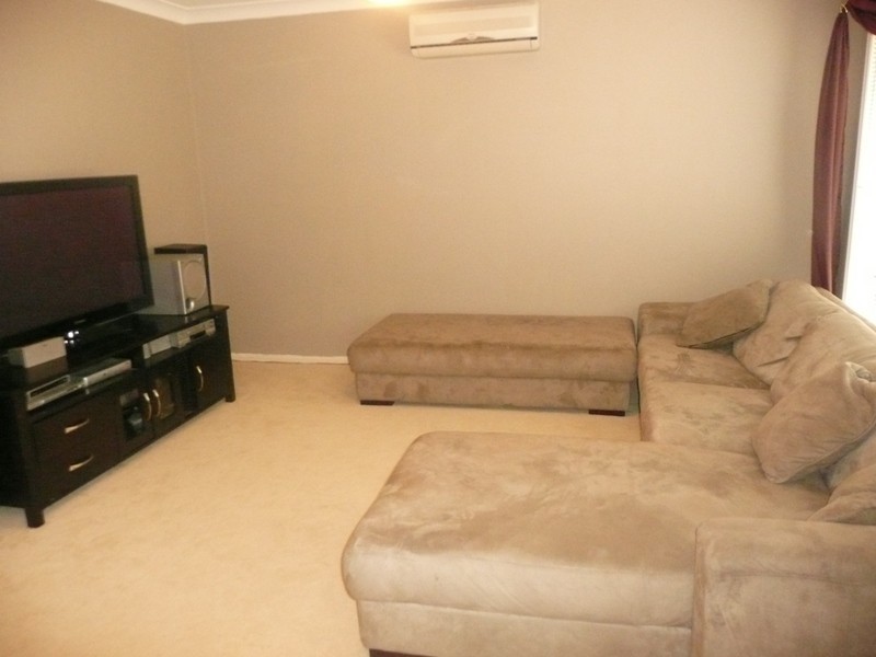 9 Spike Street, Redland Bay QLD 4165