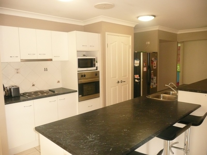 9 Spike Street, Redland Bay QLD 4165