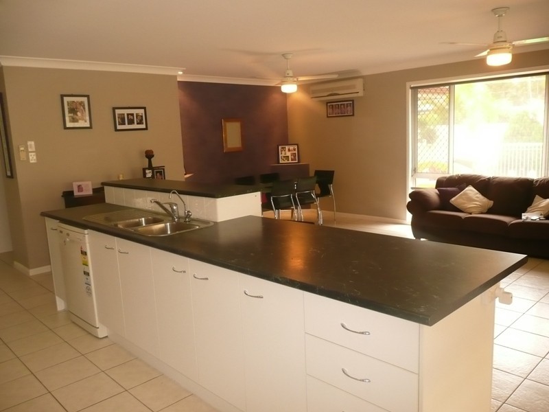 9 Spike Street, Redland Bay QLD 4165