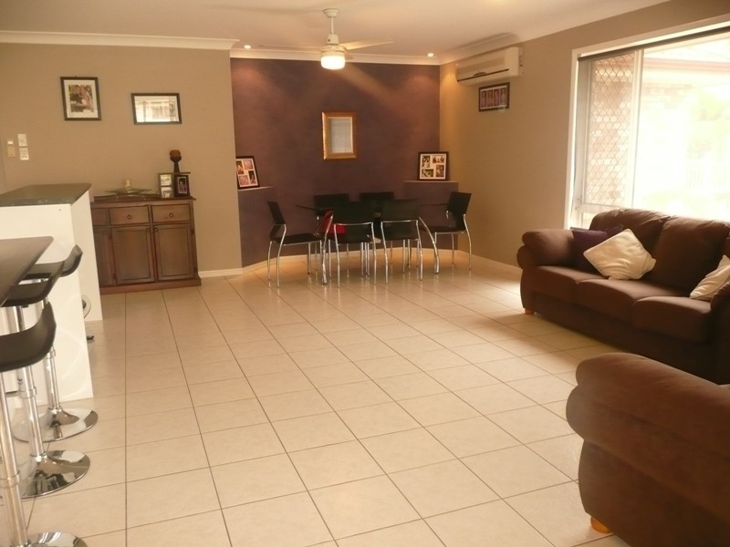 9 Spike Street, Redland Bay QLD 4165