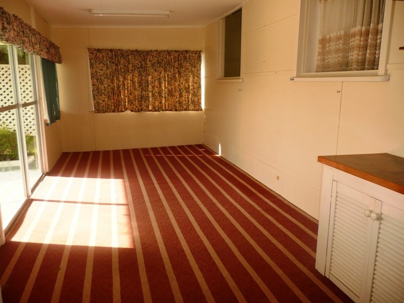 12 Moore Street, Victoria Point QLD 4165