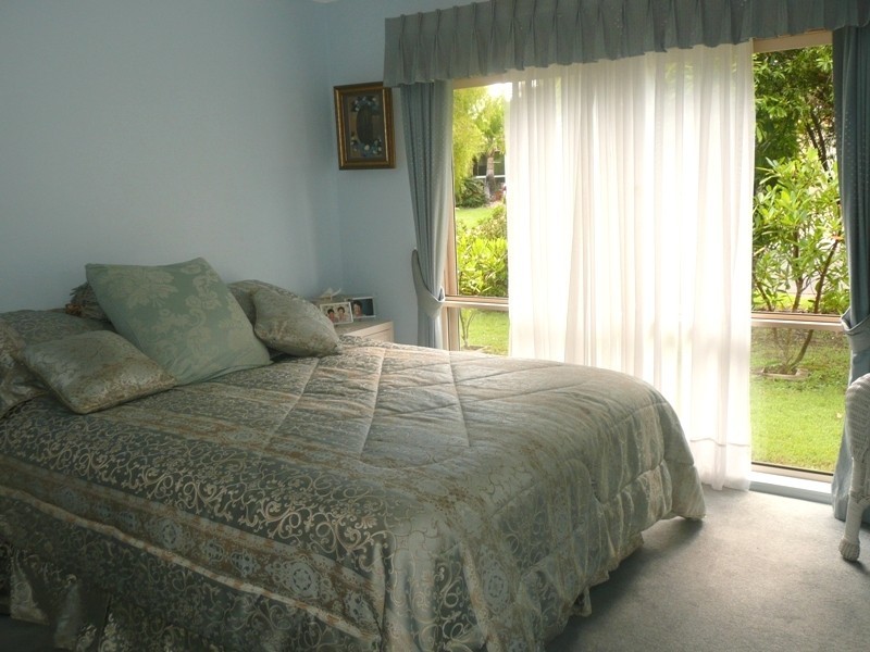 11 Gleneagles Court, Redland Bay QLD 4165