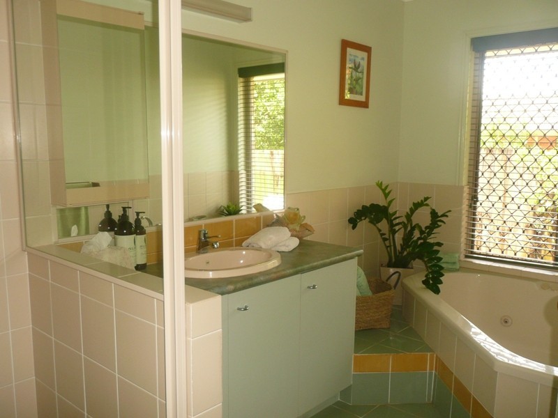 11 Gleneagles Court, Redland Bay QLD 4165