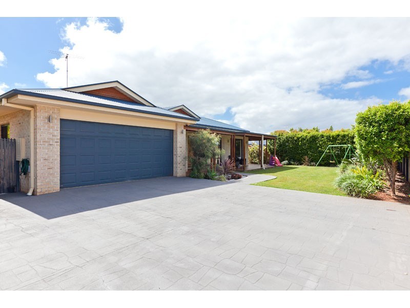 13 St Clair Court, Redland Bay QLD 4165