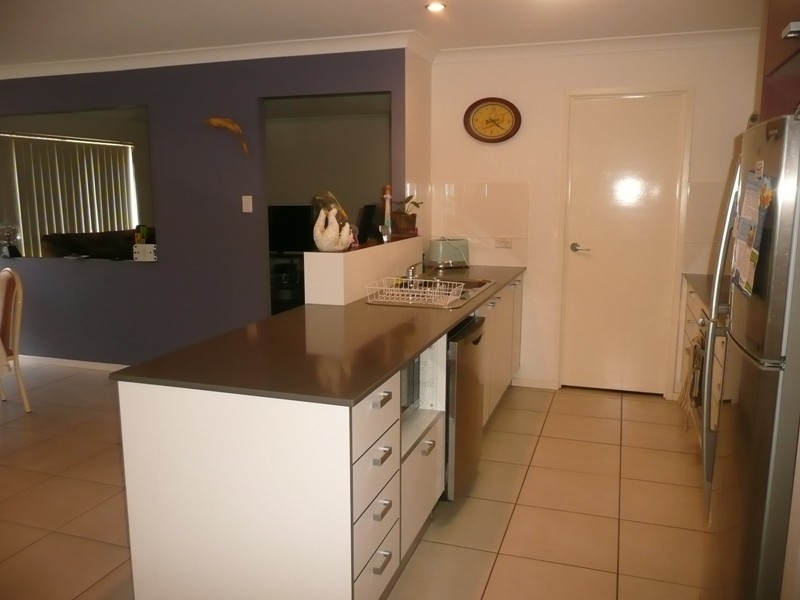 5 Shaw place, Redland Bay QLD 4165