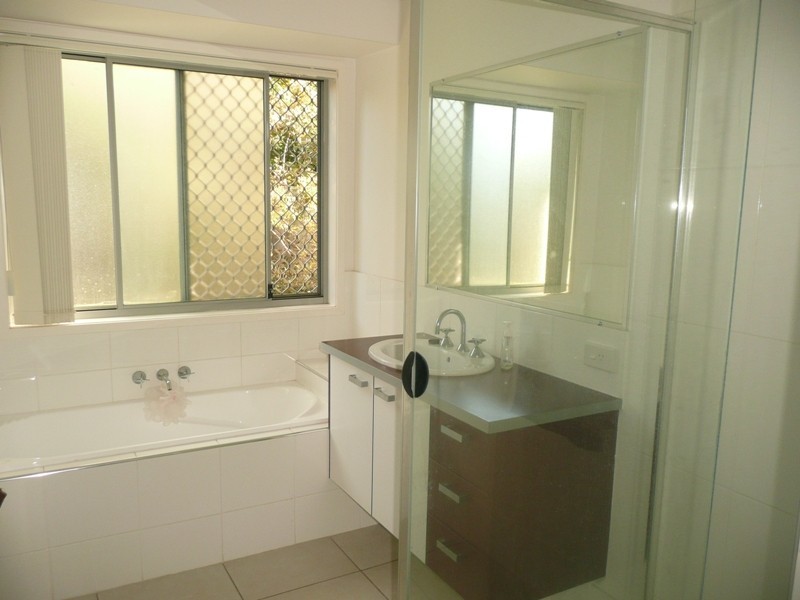 5 Shaw place, Redland Bay QLD 4165