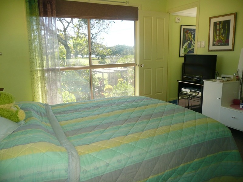 3 Beach Court, Victoria Point QLD 4165