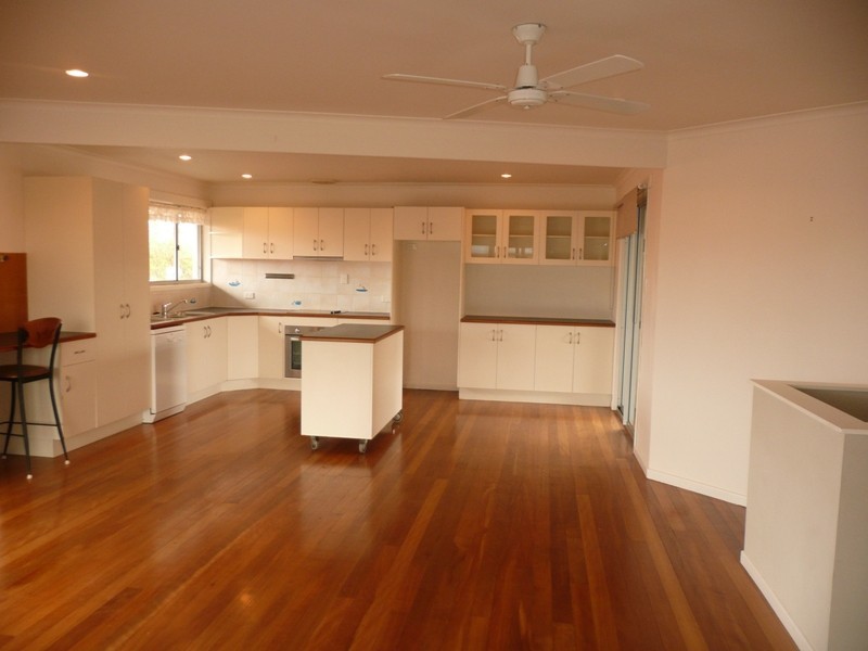 8 Beach Court, Victoria Point QLD 4165