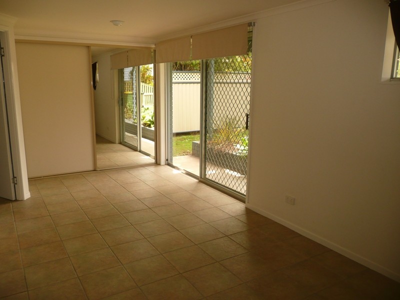 8 Beach Court, Victoria Point QLD 4165