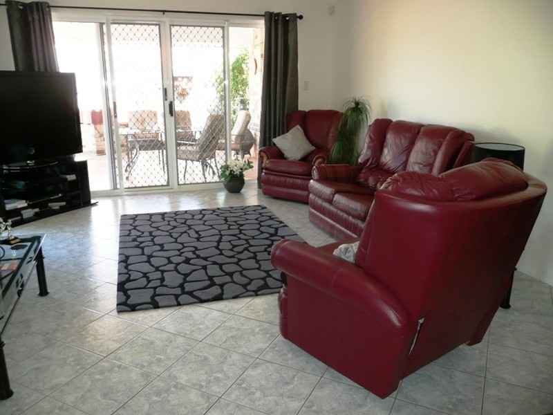 16 Montrose Place, Redland Bay QLD 4165