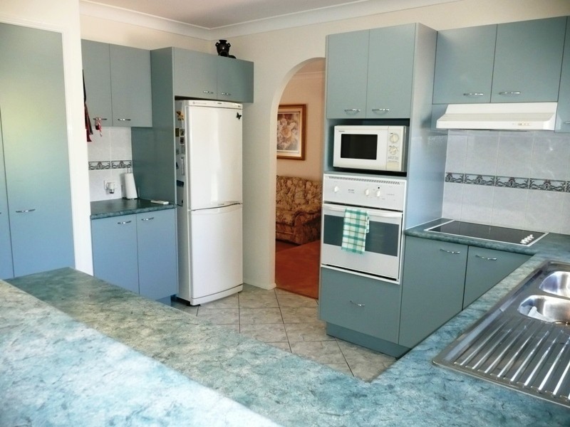 16 Montrose Place, Redland Bay QLD 4165
