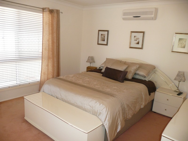 16 Montrose Place, Redland Bay QLD 4165
