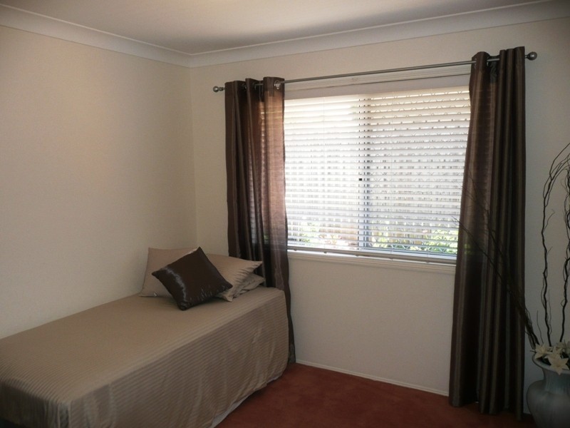 16 Montrose Place, Redland Bay QLD 4165