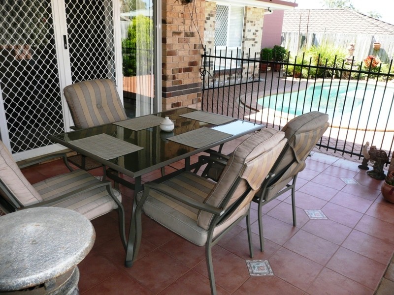 16 Montrose Place, Redland Bay QLD 4165