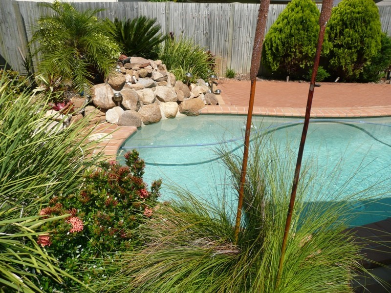 16 Montrose Place, Redland Bay QLD 4165