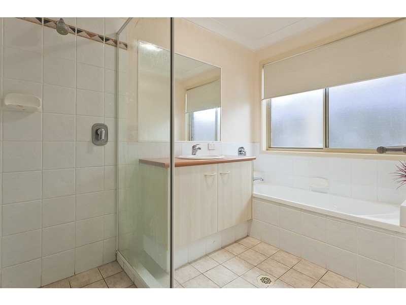 4 Westburn Court, Redland Bay QLD 4165