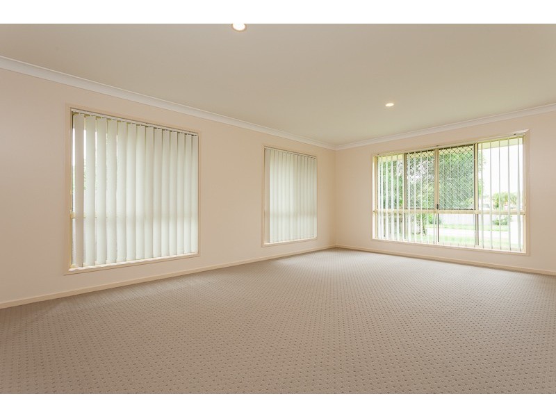 1 Jay Crescent, Redland Bay QLD 4165