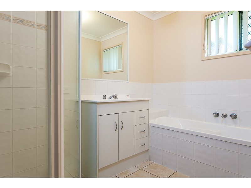 1 Jay Crescent, Redland Bay QLD 4165
