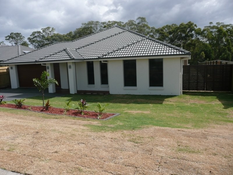8 Estuary Avenue, Victoria Point QLD 4165