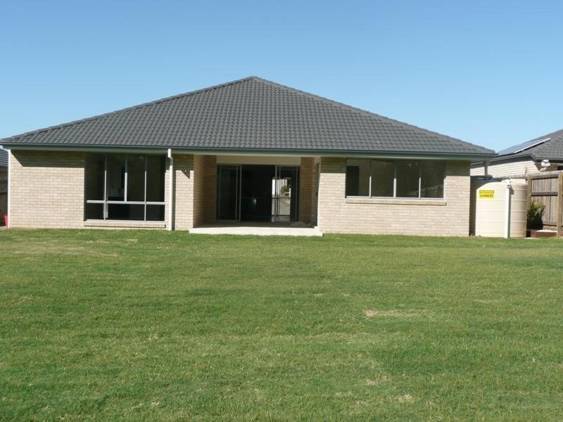 8 Estuary Avenue, Victoria Point QLD 4165