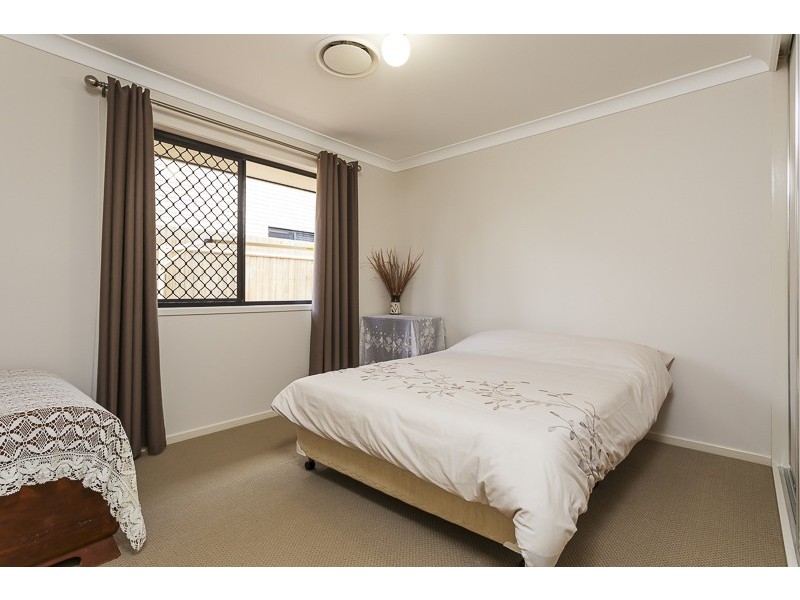 64 Ebony Crescent, Redland Bay QLD 4165