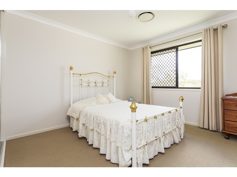 64 Ebony Crescent, Redland Bay QLD 4165