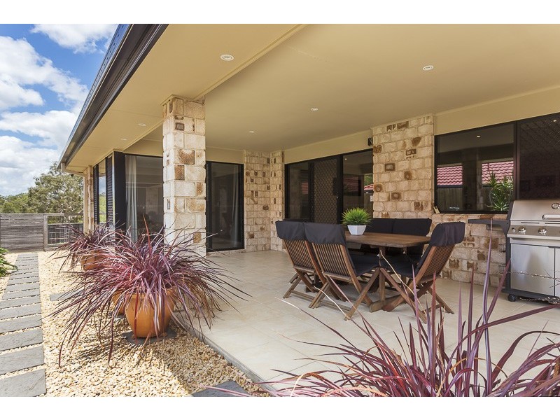 64 Ebony Crescent, Redland Bay QLD 4165