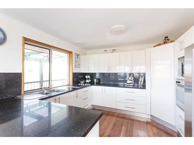 14 Finuge Court, Victoria Point QLD 4165